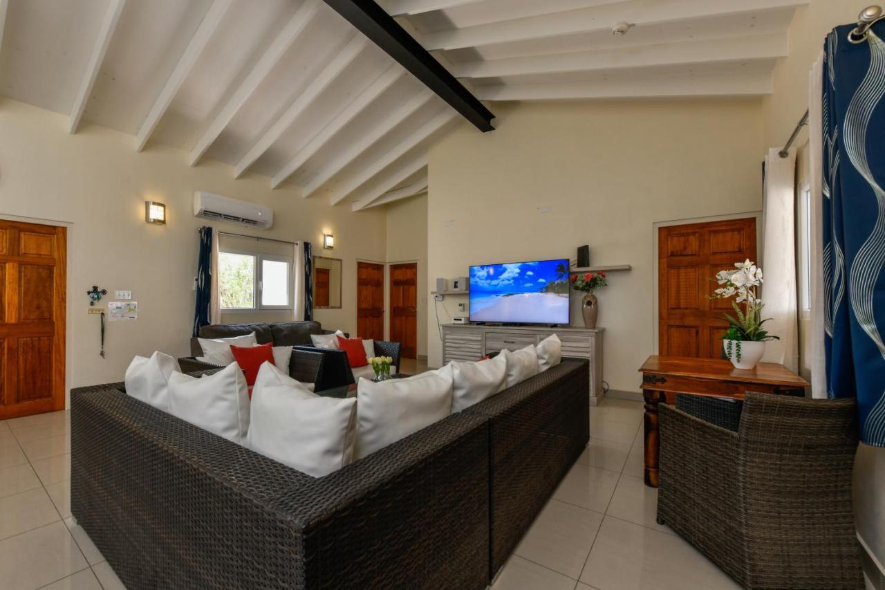 Villa Swiss Paradise With Private Pool Palm Beach Exterior photo