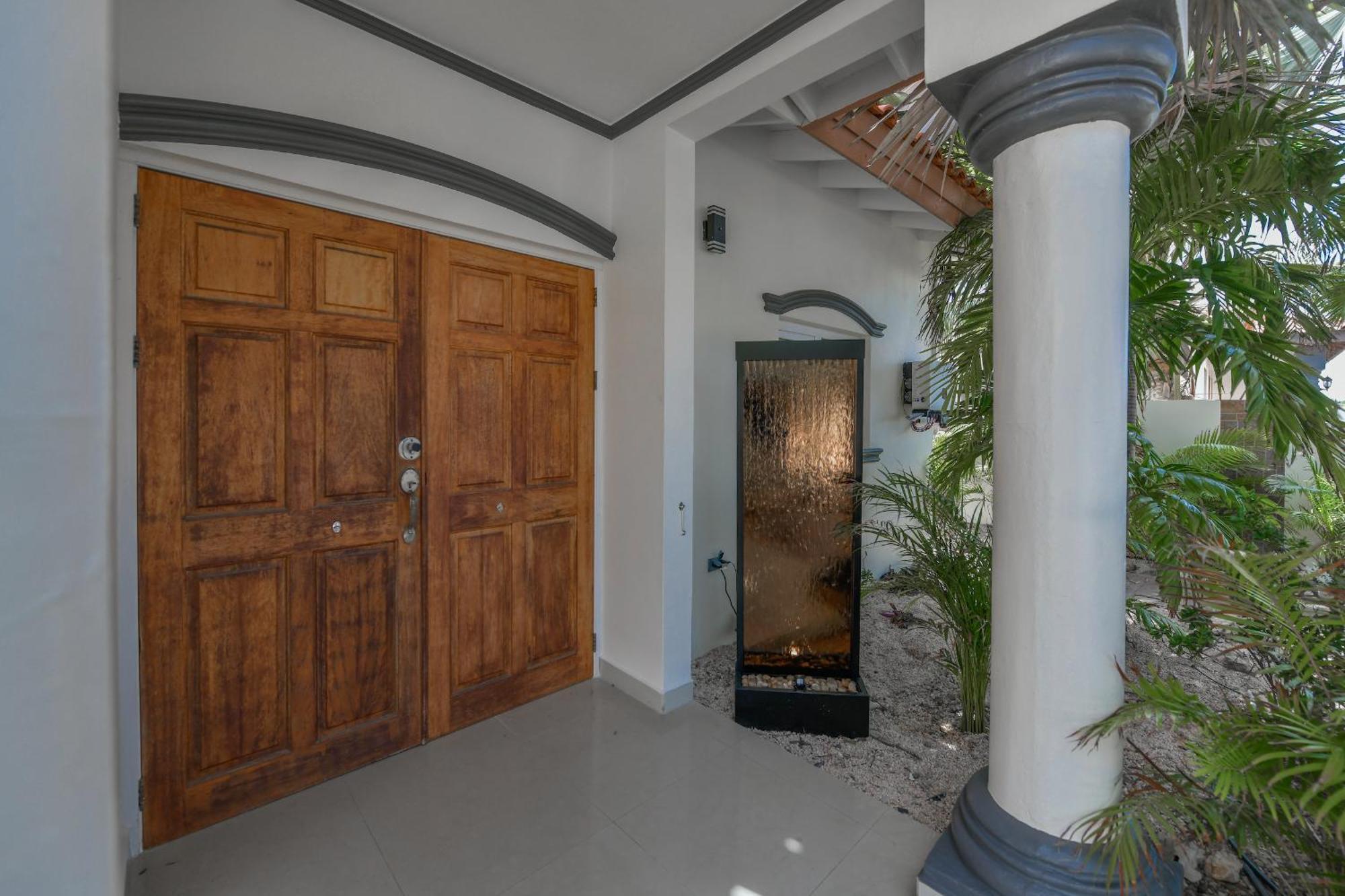 Villa Swiss Paradise With Private Pool Palm Beach Exterior photo